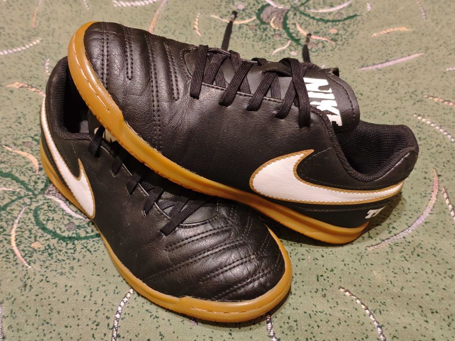 Футзалки   Nike Tiempo X  (оригинал) фирменные  размер-35 стелька- 22см