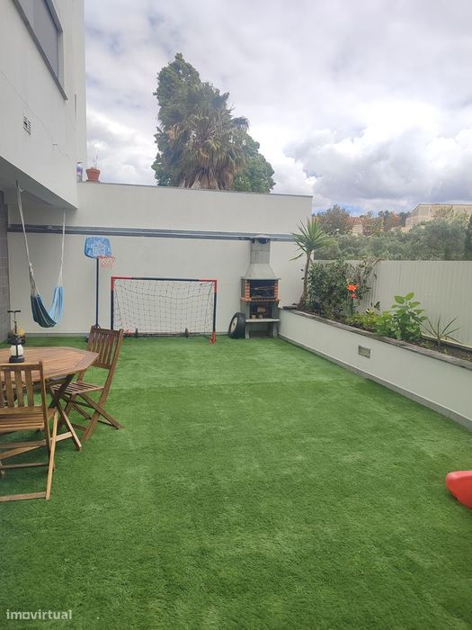 Excelente apartamento T2 com TERRAÇO, situado no Murganhal – Laveiras.
