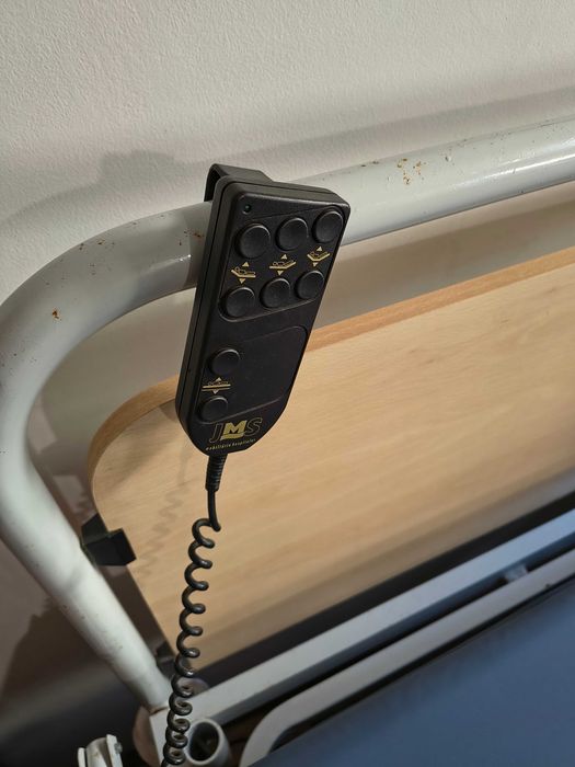 Cama ortopédica articulada com colchão
