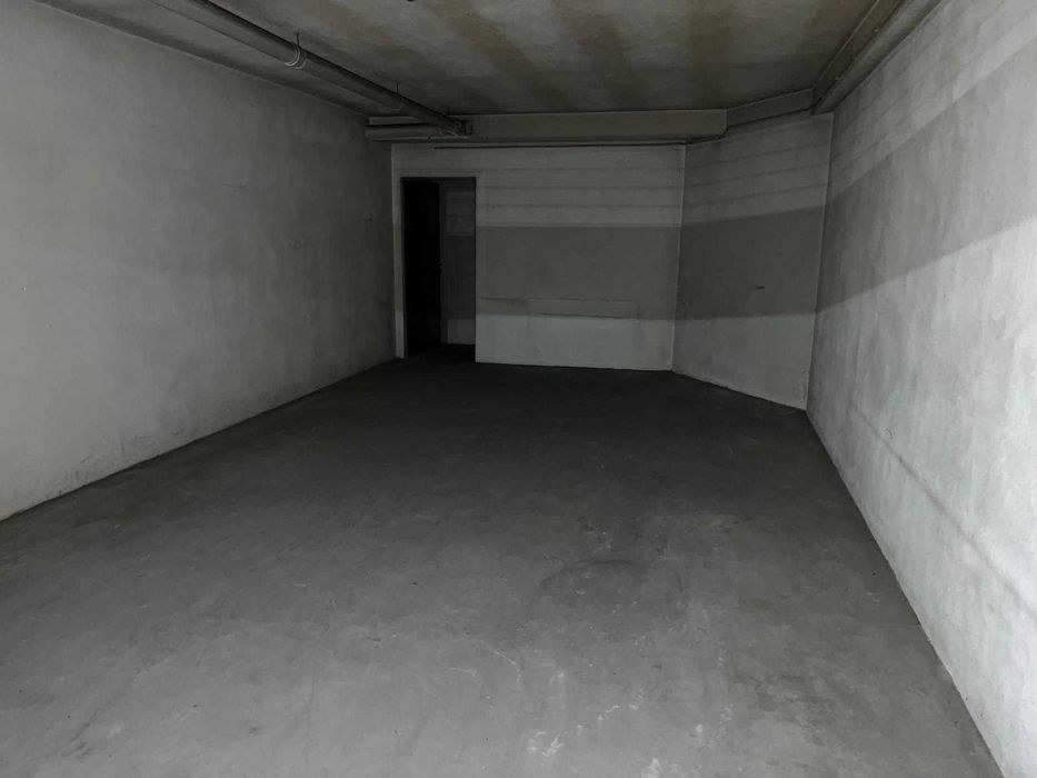 Garagem box fechada – 40,5 m² – junto ao Colégio dos Carvalhos