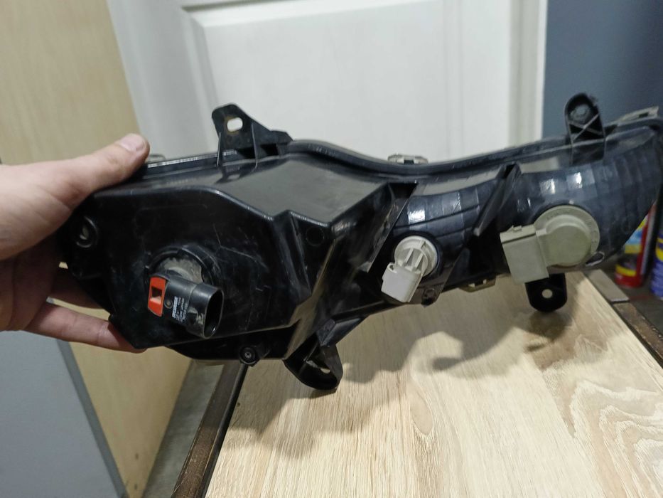 Противотуманна фара Форд ескейп 2014 р.