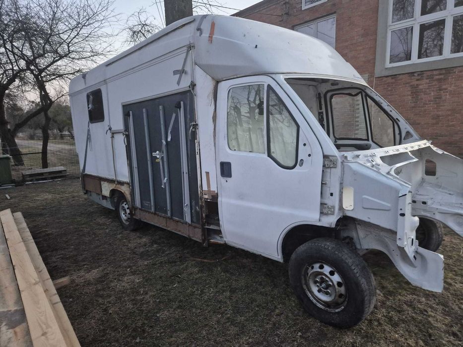 Buda Koniowóz – Citroen Jumper (Baza)