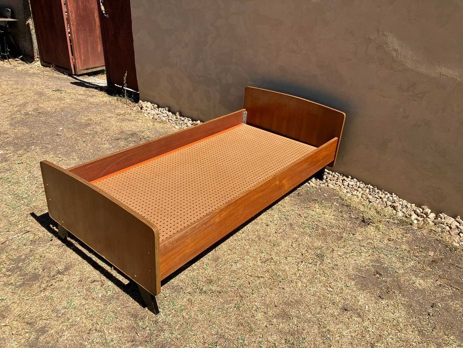 Grátis: cama de solteiro sem colchão