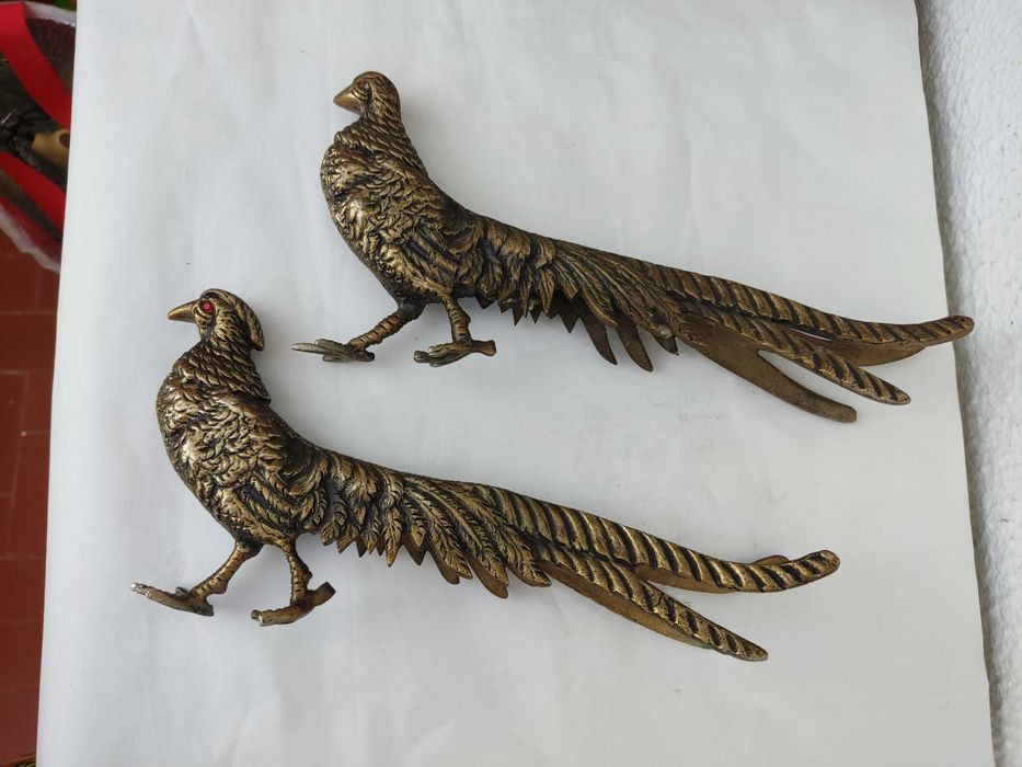 Casal de pavões em metal