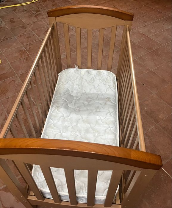 Berço+cómoda(4 gavetas)