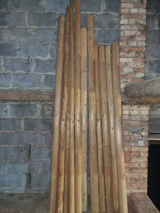 Materiał, słupki, kołki, huśtawka