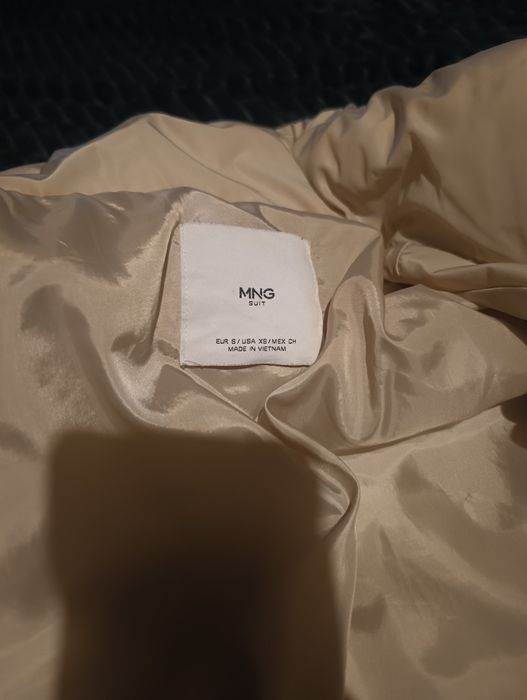 Zimowa kurtka pikowana puchowa kremowa S Mango