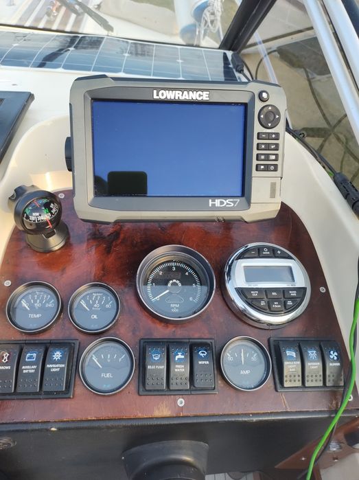 Sprzedam łódź kabinową motorową