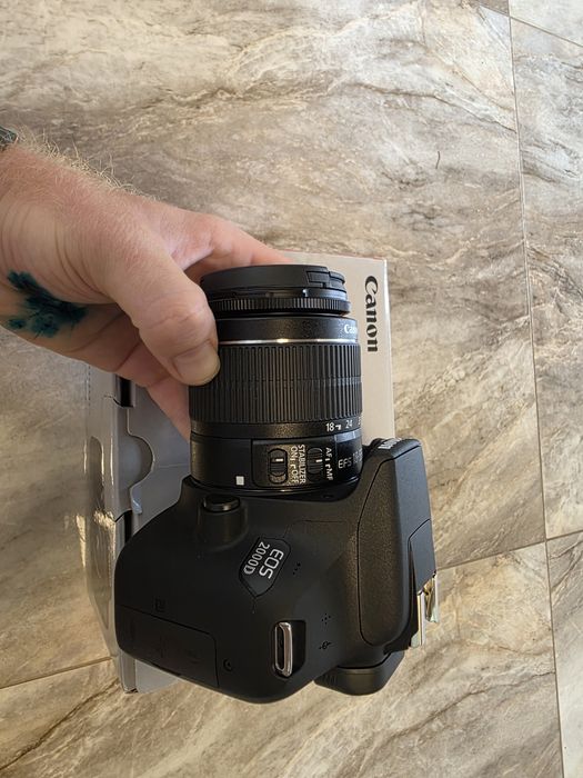 Дзеркальний фотоапарат Canon EOS 2000D kit (18-55mm) для Фотосалонів