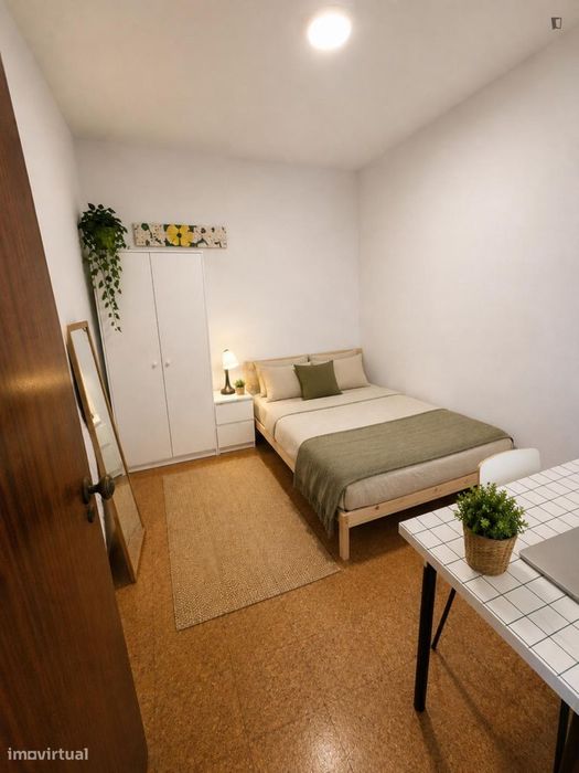 Quarto - localizado em Arroios Lisbon