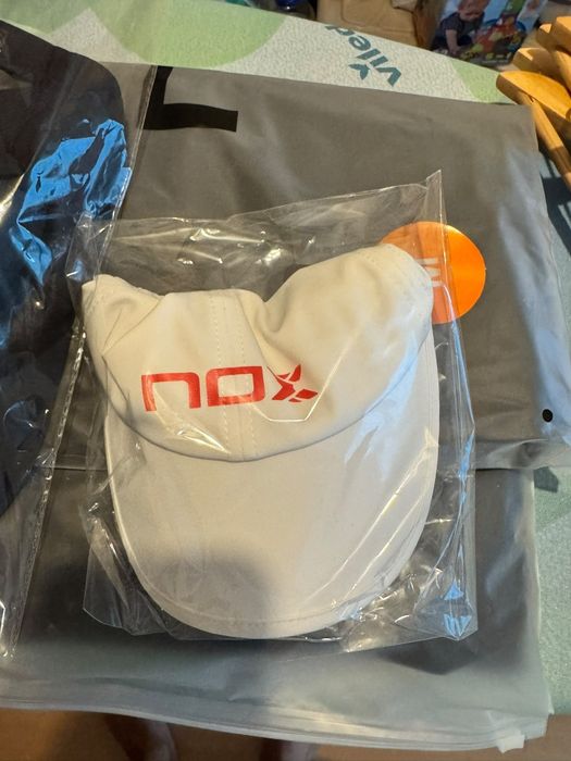 Chapéus Padel Nox e Munich