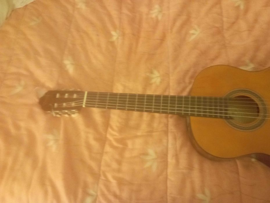 Título: Guitarra acústica Valência — Bom estado — 60(fixo)
