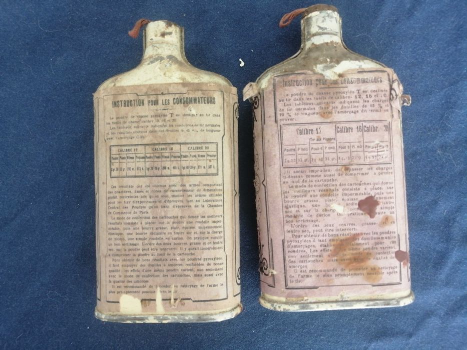 Latas de pólvora francesas antigas Sevran-Livry
