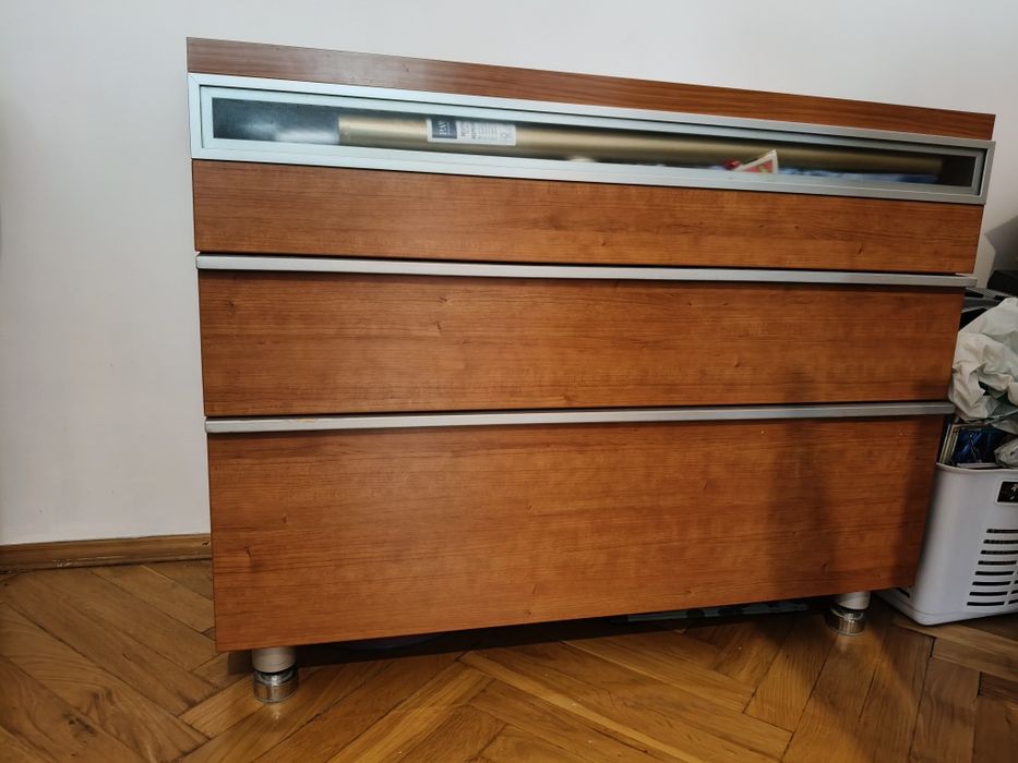 Komoda pakowna w kolorze brązowym