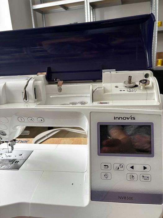 Вишивальна машина BROTHER Innov-is NV 850E.