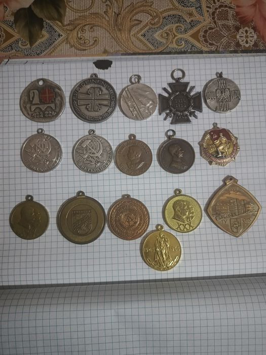 Продам медалі одним лотом
