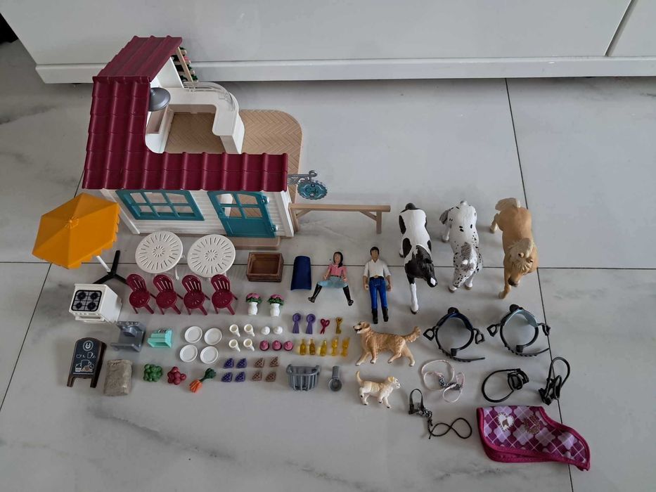 Schleich Kawiarenka dla jezdzcow 42519 i Zestaw Koń Andaluzyjski