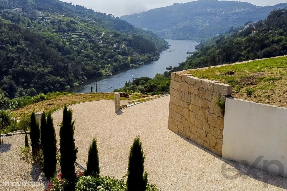 Três Moradias | Vistas sobre o Rio Douro