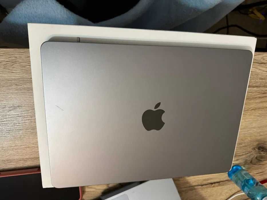 MacBook Air 2025 M3 16GB Modelo de 1300€ Fatura Como NOVO