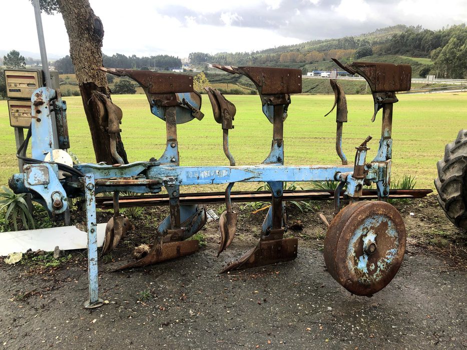 Charrua Lemken de 3 ferros