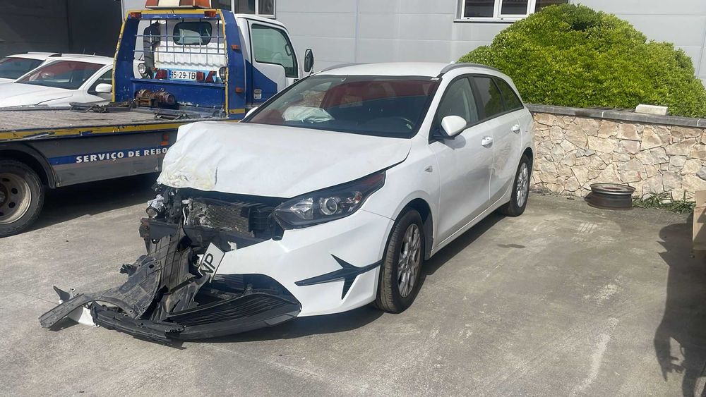Kia Ceed SW 1.6CRDI de 2023 Salvado
