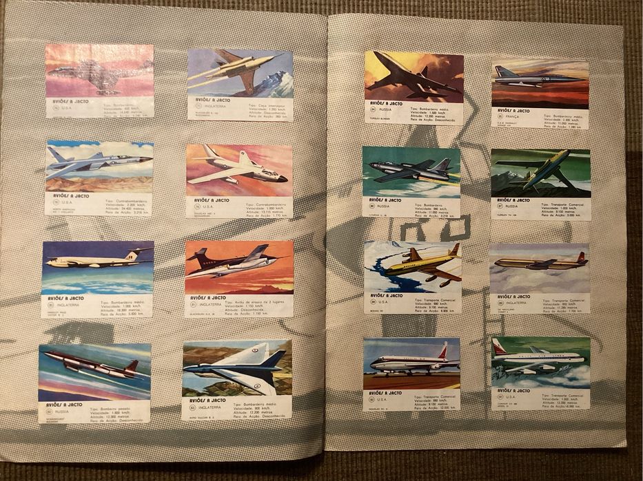 Caderneta de cromos AVIÕES A JACTO. Das pastilhas PIRATA. Completa.