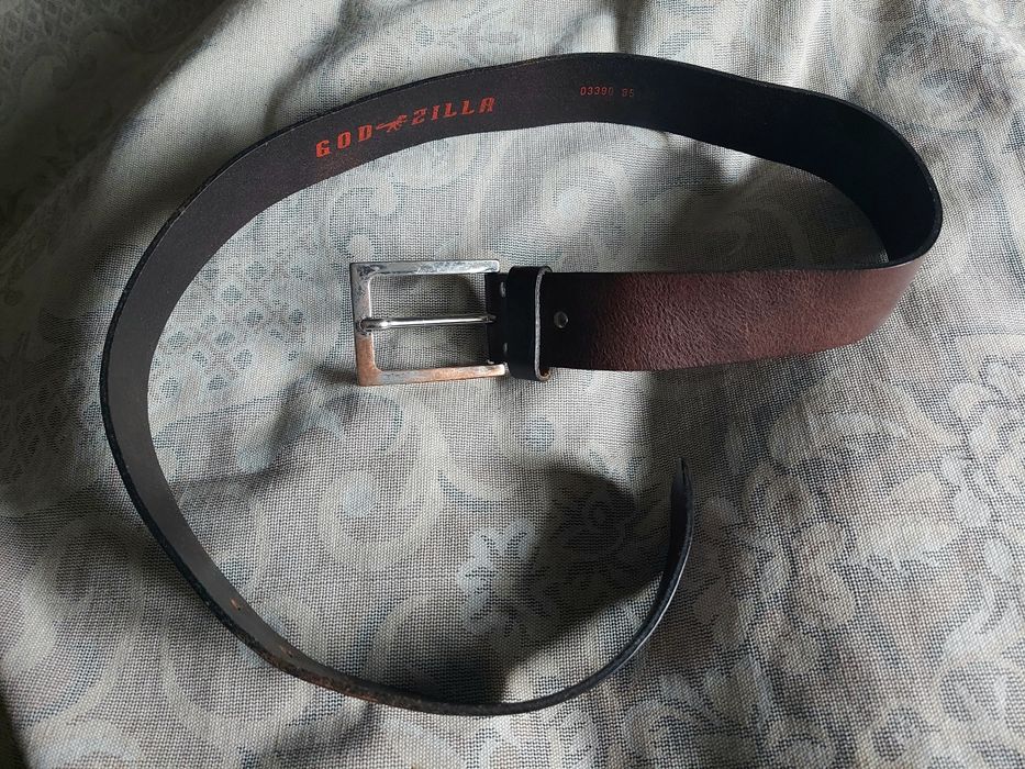 Ремінь пояс шкіряний фірми God zilla оригінал 

Шкіра 
Довжина 1м 5см