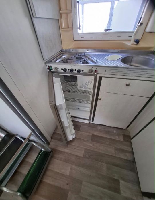 Naczepa kempingowa Chateau 430