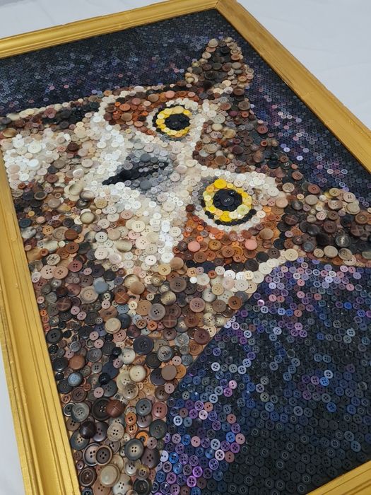 Quadro mocho de botões variados feito á mão moldura dourada 110x70cm