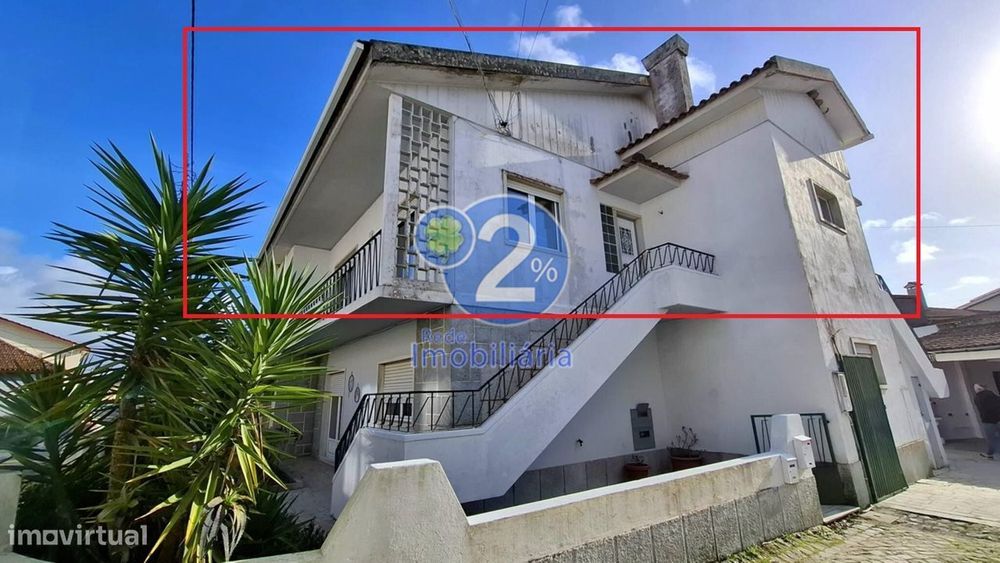 Apartamento T5 Duplex com Logradouro - Pousos