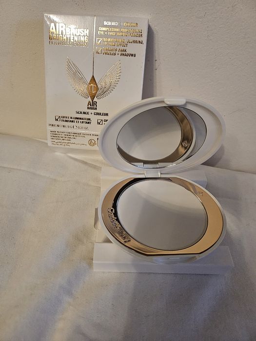 Puder transparentny Charlotte Tilbury
