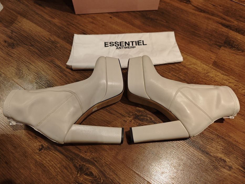 Напівсапоги ESSENTIEL ANTWERP