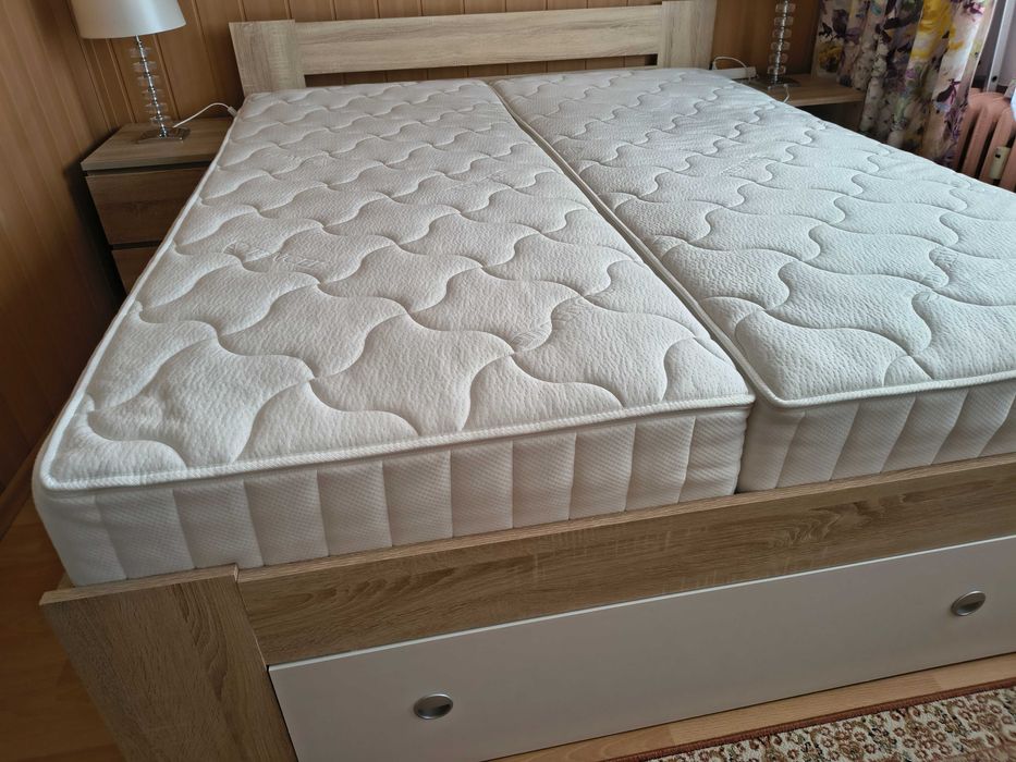 Łóżko drewniane 160x200 do sypialni z materacami do Negocjacji