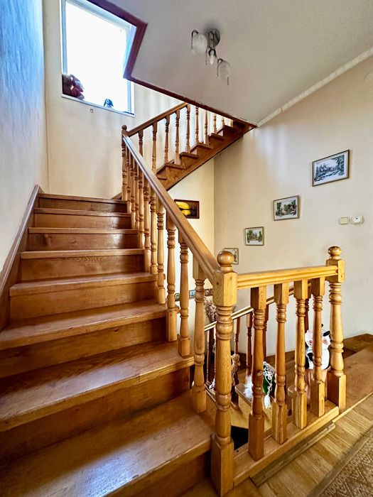 Продається просторий цегляний будинок поруч з м.Дрогобич