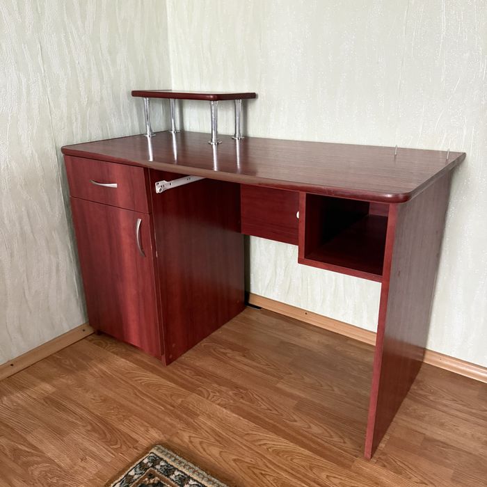 Письмовий стіл. Компютерний