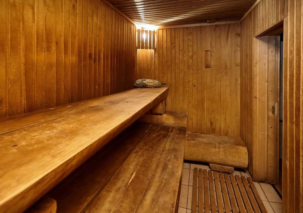 Дом 300 кв. Открытый бассейн с подогревом, сауна, джакузи, бильярд.