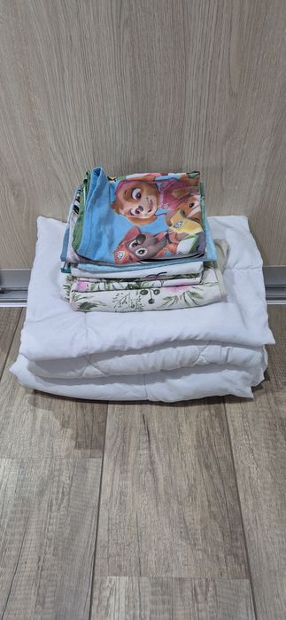 Zestaw poduszka, kołderka, poszewki