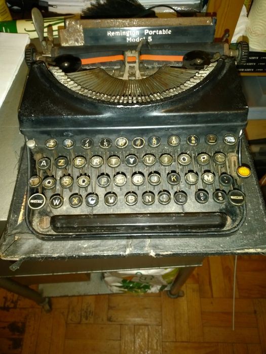 Máquina escrever antiga Remington portable