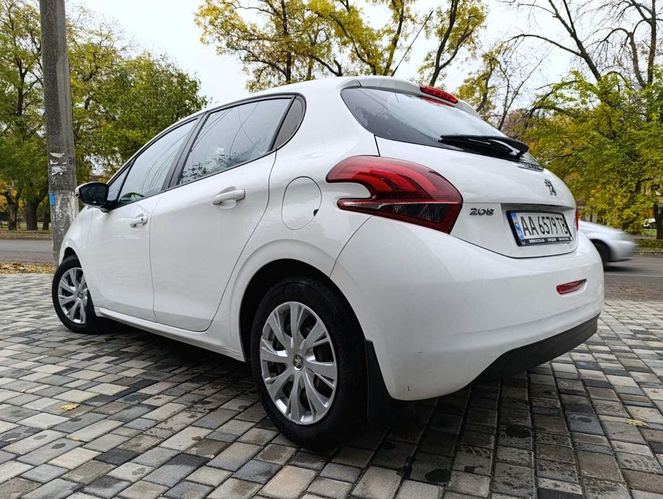 Peugeot 208 2017 року 1.2 л./бензин