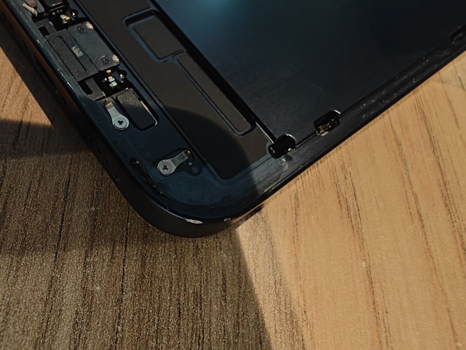 iPhone 14 korpus bateria