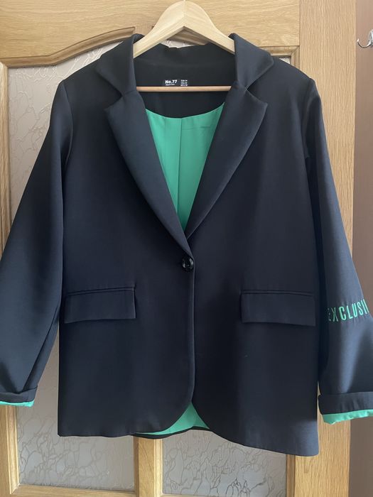 Продаю жакет чорного кольору