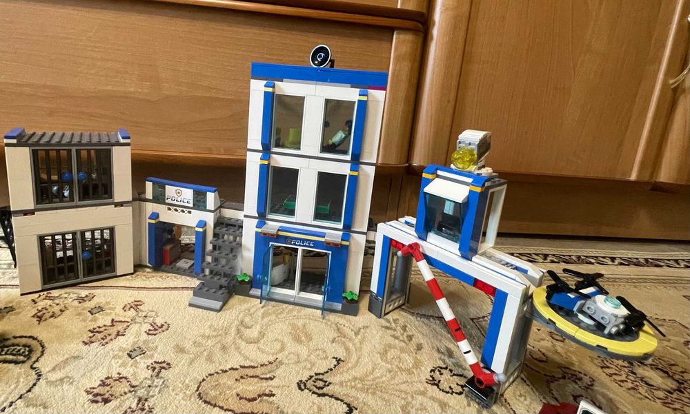 Lego City поліцейська дільниця