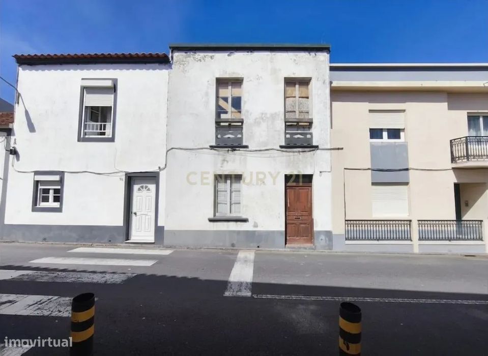 Entre a Cidade e o Mar: Moradia com Elevado Potencial | São Roque, Pon