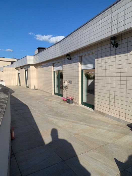 T2 com garagem e varanda corrida em Arcozelo – particular vende