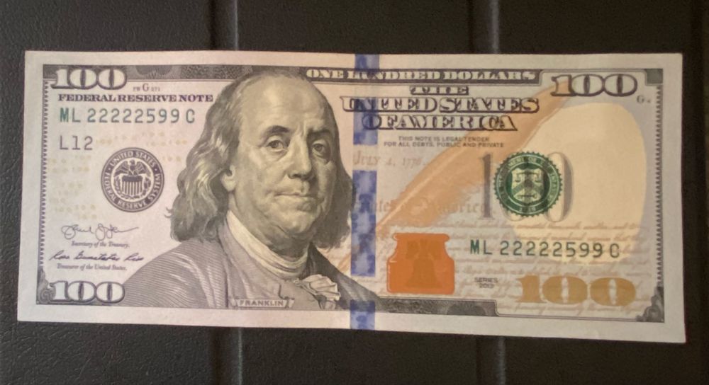 Купюра 100 доларів рідкий номер