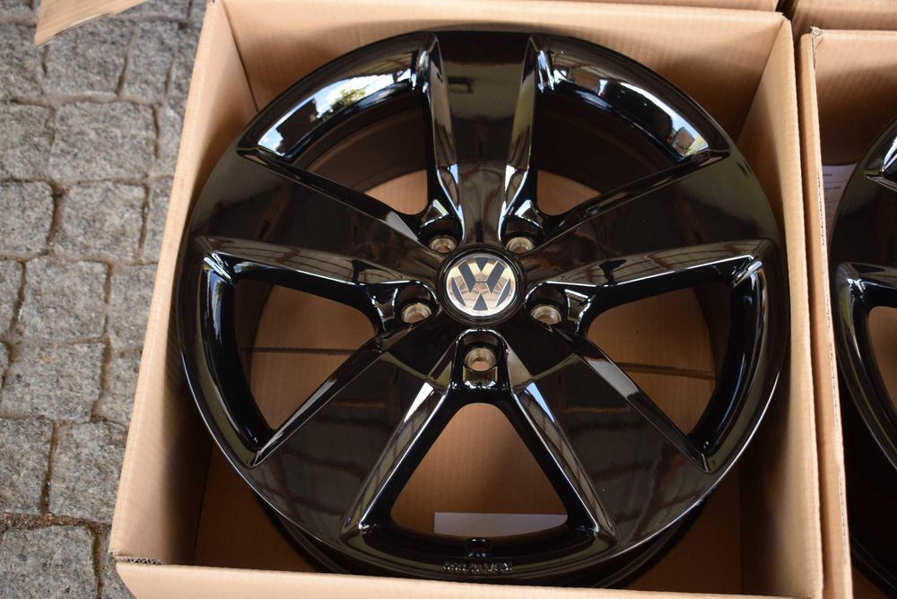 VW Multivan caravelle transporter amarok black czarny OEM 19 cali