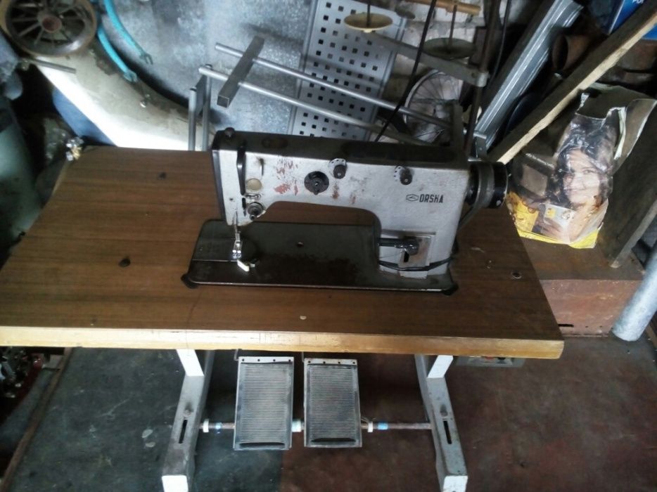 Продам швейную машинку