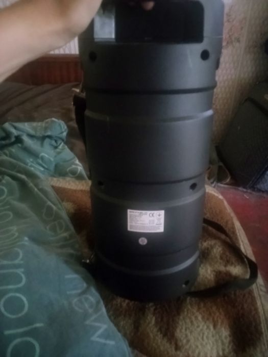 Блютуз колонка в робочому стане