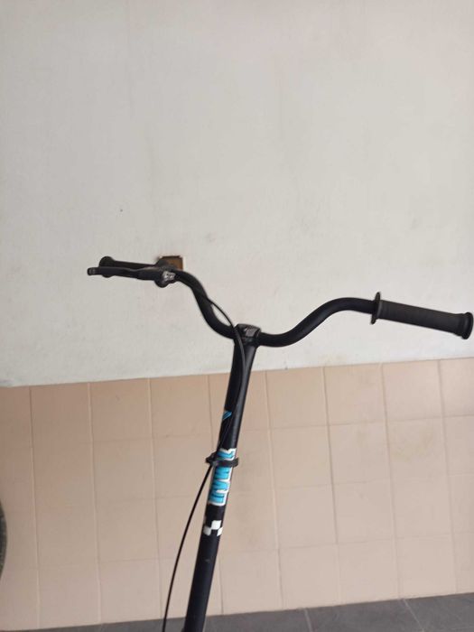 Trotinete de três rodas