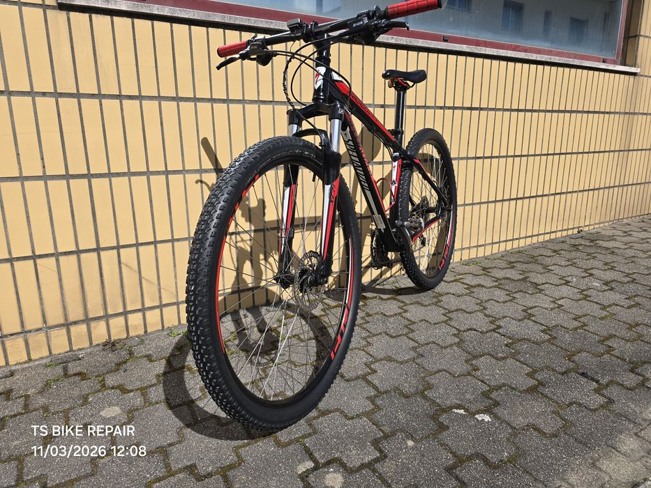 Bicicleta SPECIALIZED HARDROCK  29